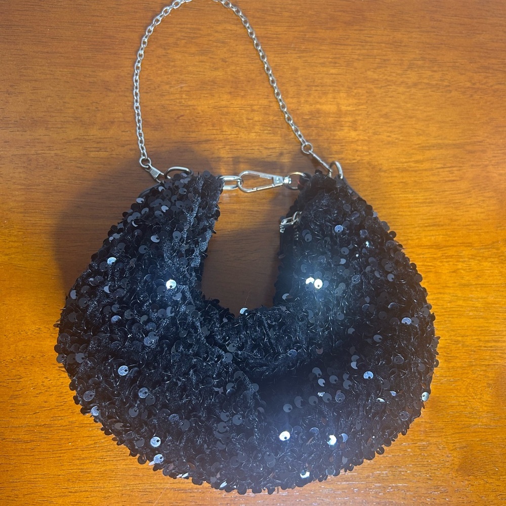 Black Sequin clutch Handbag with Chain Strap and both hook closure and zipper